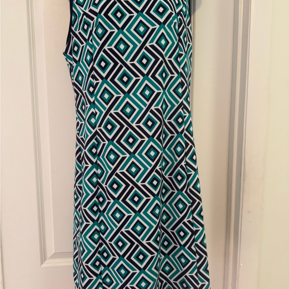 Chic Sleeveless Dress with Geometric Design